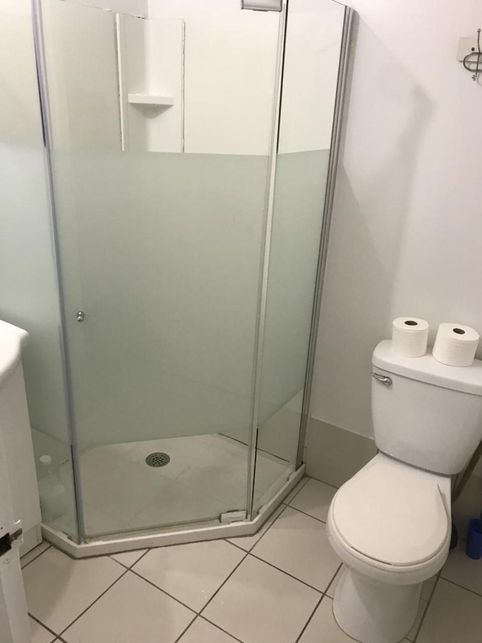 Convention Travelers Home Торонто Экстерьер фото