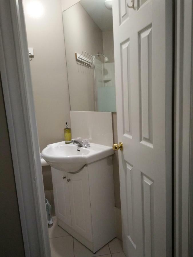 Convention Travelers Home Торонто Экстерьер фото